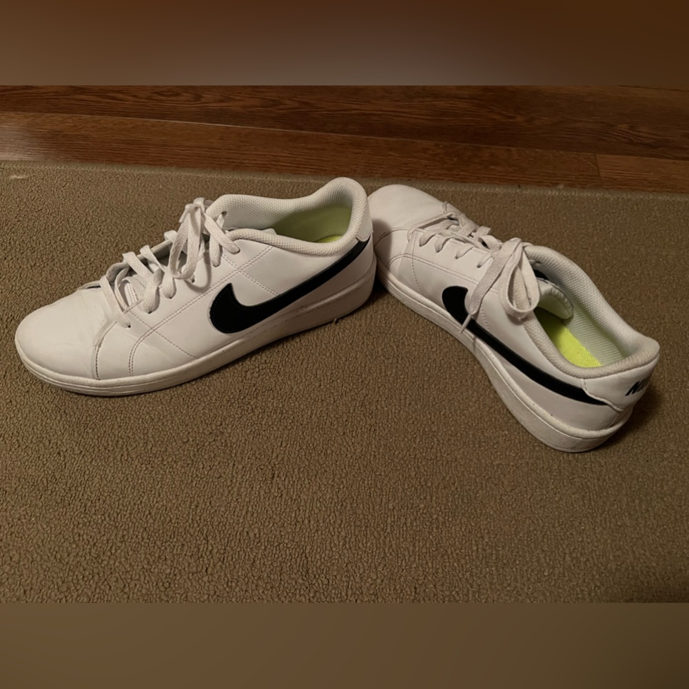 Men’s Nike sneaker